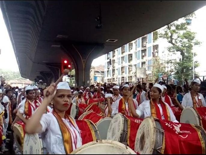 Benzo's rates increased due to the ban on the ban on the ban on DJ ban | डीजे बंदीमुळे विसर्जन सोहळ्यातील मिरवणुकीत बेंजोचे दर वाढले Benzo's rates increased due to the ban on the ban on the ban on DJ ban | डीजे बंदीमुळे विसर्जन सोहळ्यातील मिरवणुकीत बेंजोचे दर वाढले