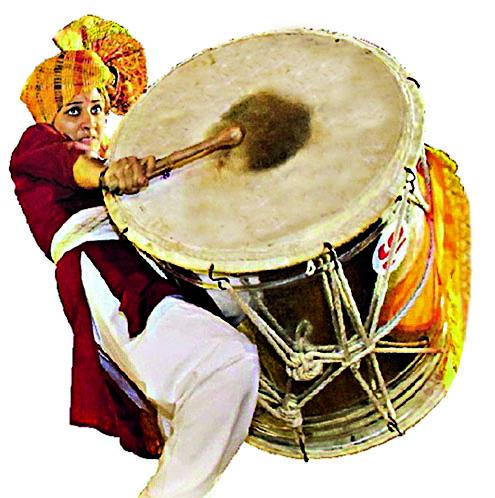Even after the corona, the sound of instruments in the district is still muted | कोरोनानंतरही जिल्ह्यातील वाद्यांचा आवाज अद्याप बंदच Even after the corona, the sound of instruments in the district is still muted | कोरोनानंतरही जिल्ह्यातील वाद्यांचा आवाज अद्याप बंदच