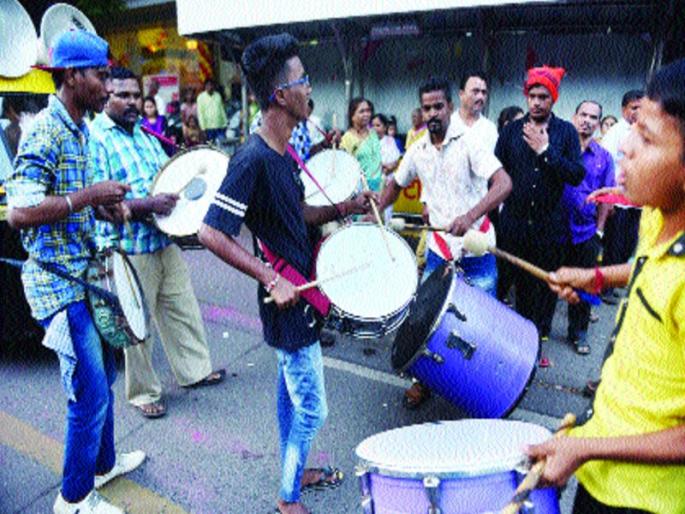 35 Ganesh Mandal's tremendous weightlifting, Thane police claims | ३५ गणेश मंडळांचा प्रचंड दणदणाट, ठाणे पोलिसांचा दावा