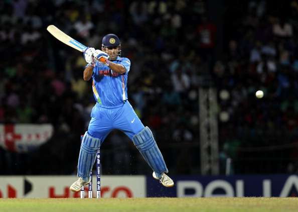 Waiting for Dhoni's 'helicopter shot' | धोनीच्या ‘हेलिकॉप्टर शॉट’ची प्रतीक्षा