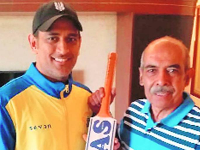 ... so Dhoni 'Kohinoor', the owner who gave the first sponsorship, told 'that' case says | ... म्हणून धोनी भारताचा 'कोहीनूर', पहिली स्पॉन्सरशीप देणाऱ्या मालकाने सांगितला 'तो' किस्सा