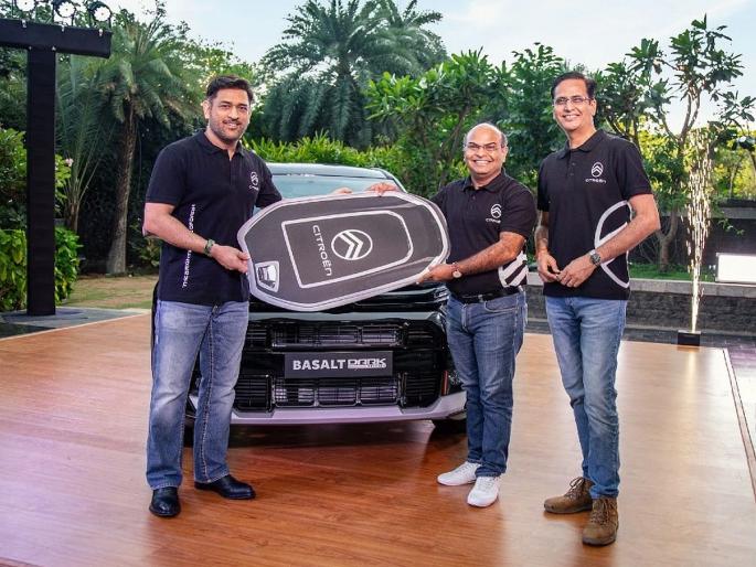 Mahendra Singh Dhoni got a new black car during the IPL season; Check out which one? Citroen launch Dark Edition c3, basalt and aircross | आयपीएलच्या हंगामात महेंद्रसिंग धोनीला मिळाली नवी कोरी कार; पहा कोणती? धोनीच्या ताफ्यात दिसणार... Mahendra Singh Dhoni got a new black car during the IPL season; Check out which one? Citroen launch Dark Edition c3, basalt and aircross | आयपीएलच्या हंगामात महेंद्रसिंग धोनीला मिळाली नवी कोरी कार; पहा कोणती? धोनीच्या ताफ्यात दिसणार...