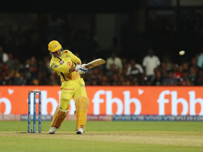 IPL 2019: MS Dhoni's massive 111-metre six off Umesh Yadav | IPL 2019: धोनीचा हा 'सिक्सर' पाहून रसेल, गेललाही चक्कर... चेंडू कुठे गेला बघा!