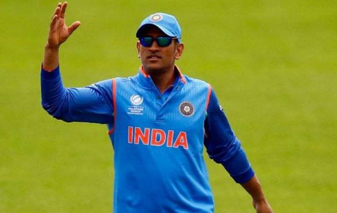 Mahendra Singh Dhoni retires from international cricket | महेंद्र सिंह धोनीची आंतरराष्ट्रीय क्रिकेटमधून निवृत्ती
