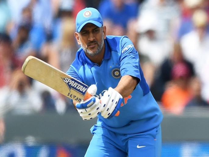 Dhoni Young again, A new look will say 'cool'! | धोनी पुन्हा झाला 'यंग'... नवा लुक पाहून चाहते म्हणतील 'कूsssल'!