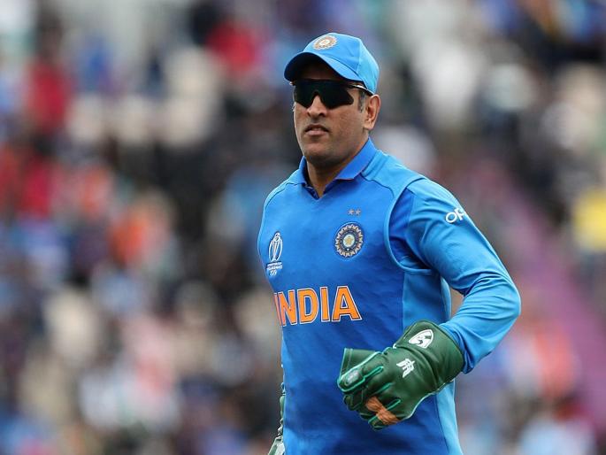 ICC World Cup 2019: MS Dhoni Gloves logo breaches the regulations in relation to what is permitted on wicketkeeper gloves, say ICC | ICC World Cup 2019 : Breaking - आयसीसीचा धोनीला 'दे धक्का', ग्लोव्हजबाबत घेतलाय निर्णय पक्का