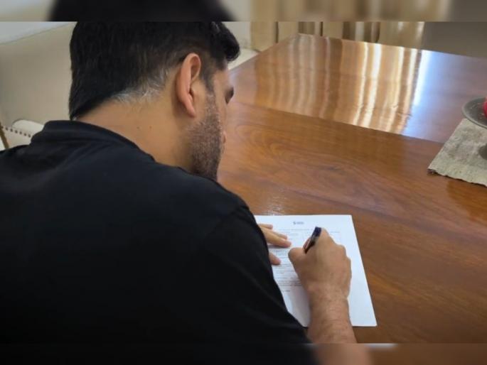 IPL 2022 Retention Live Updates : Chennai Super Kings retained Ravindra Jadeja - 16cr., MS Dhoni - 12cr., Moeen Ali - 8cr. & Ruturaj Gaikwad - 6cr. | IPL 2022 Retention Live Updates : महेंद्रसिंग धोनीचा मनाचा मोठेपणा, स्वतःच्या पगारात कपात करून रवींद्र जडेजाला दिलं अव्वल स्थान 