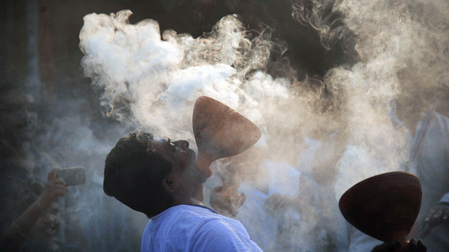 Thane police raid on Nigerian jurisdiction court premises scuffle | नायजेरियन न्यायबंदीची न्यायालयाच्या आवारात ठाणे पोलीस हवालदारास धक्काबुक्की Thane police raid on Nigerian jurisdiction court premises scuffle | नायजेरियन न्यायबंदीची न्यायालयाच्या आवारात ठाणे पोलीस हवालदारास धक्काबुक्की