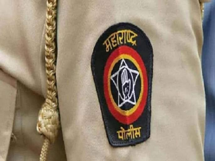 Finally, the burglar was dismissed from the service as a police constable; Burglary was done in two places | अखेर घरफोडी करणारा तो पोलीस शिपाई सेवेतून बडतर्फ; दोन ठिकाणी केली होती घरफोडी, पोलिस विभागात खळबळ Finally, the burglar was dismissed from the service as a police constable; Burglary was done in two places | अखेर घरफोडी करणारा तो पोलीस शिपाई सेवेतून बडतर्फ; दोन ठिकाणी केली होती घरफोडी, पोलिस विभागात खळबळ