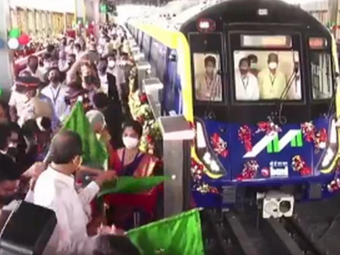 Video: Crowd gather at Akurli metro station in the presence of the CM Uddhav Thackeray; Criticism of MNS | Video: बाबो! चक्क मुख्यमंत्र्यांच्या उपस्थितीत मेट्रो स्थानकावर 'भाऊगर्दी'; कोरोनावरून मनसेची टीका Video: Crowd gather at Akurli metro station in the presence of the CM Uddhav Thackeray; Criticism of MNS | Video: बाबो! चक्क मुख्यमंत्र्यांच्या उपस्थितीत मेट्रो स्थानकावर 'भाऊगर्दी'; कोरोनावरून मनसेची टीका