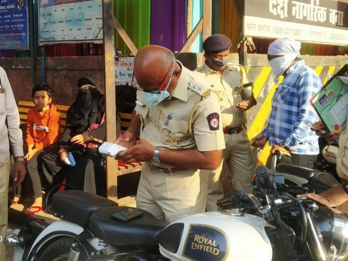 Ulhasnagar Transport Department's action on modified bullet train; A fine of Rs 2.5 lakh was recovered | उल्हासनगर वाहतूक विभागाची मॉडीफाईड बुलेट गाडीवर कारवाई; सव्वा दोन लाखाचा दंड वसूल Ulhasnagar Transport Department's action on modified bullet train; A fine of Rs 2.5 lakh was recovered | उल्हासनगर वाहतूक विभागाची मॉडीफाईड बुलेट गाडीवर कारवाई; सव्वा दोन लाखाचा दंड वसूल