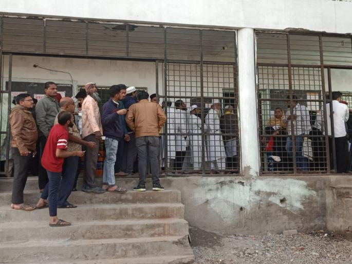 Dhule Municipal Corporation Election: EVM malfunctions in three wards, yet voting continues peacefully | धुळे मनपा निवडणूक: तीन प्रभागांत ईव्हीएममध्ये बिघाड, तरीही मतदान शांततेत सुरू Dhule Municipal Corporation Election: EVM malfunctions in three wards, yet voting continues peacefully | धुळे मनपा निवडणूक: तीन प्रभागांत ईव्हीएममध्ये बिघाड, तरीही मतदान शांततेत सुरू