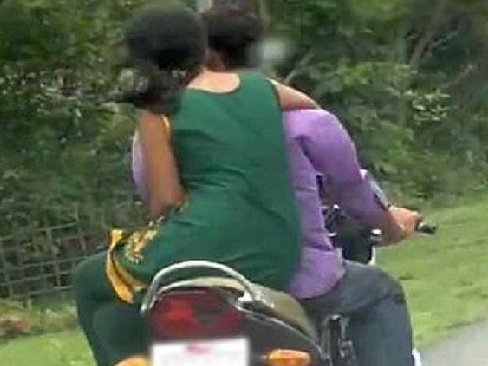 In front of her parents, the girl run away with her boyfriend | अन् आई-वडिलांसमोरच मुलीने प्रियकरासोबत ठोकली धूम; घरच्यांची पोलिसात धाव In front of her parents, the girl run away with her boyfriend | अन् आई-वडिलांसमोरच मुलीने प्रियकरासोबत ठोकली धूम; घरच्यांची पोलिसात धाव