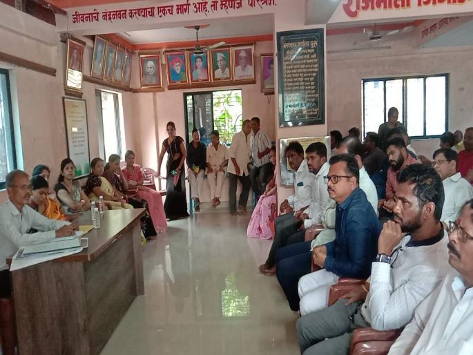 Dhutum villagers march on CIDCO, railway administration office on March 23 to demand job, business and railway station name change | नोकरी, व्यवसाय आणि रेल्वे स्थानकाच्या नाव बदलण्यासाठी धुतुम ग्रामस्थांचा सिडको, रेल्वे प्रशासन कार्यालयावर २३ मार्चला मोर्चा Dhutum villagers march on CIDCO, railway administration office on March 23 to demand job, business and railway station name change | नोकरी, व्यवसाय आणि रेल्वे स्थानकाच्या नाव बदलण्यासाठी धुतुम ग्रामस्थांचा सिडको, रेल्वे प्रशासन कार्यालयावर २३ मार्चला मोर्चा