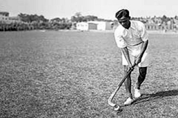 Know some important things about hockey awakening | जाणून घ्या हॉकीच्या जादुगाराबाबतच्या काही खास गोष्टी  
