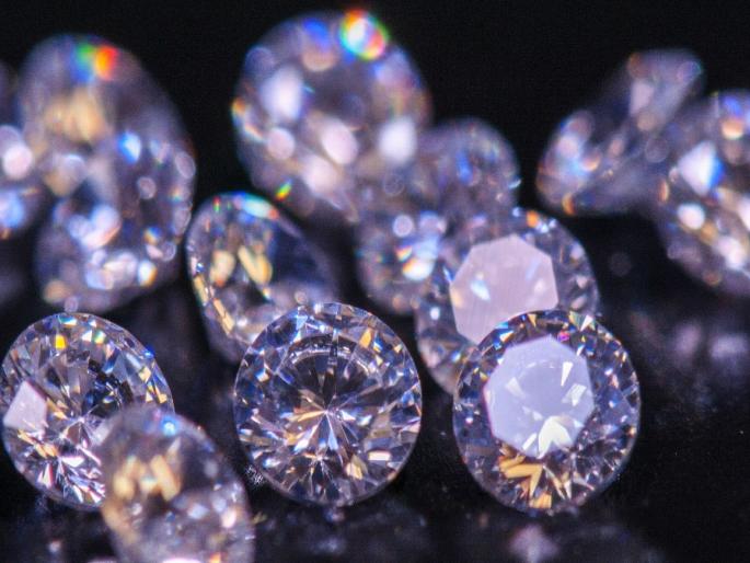 Businessman's diamond worth Rs 2.5 crores goes to Hong Kong company, BKC police files case | व्यापाऱ्याचा पावणेदोन कोटींचा हिरा हाँगकाँगमधील कंपनीकडे, बीकेसी पोलिसांकडून गुन्हा दाखल Businessman's diamond worth Rs 2.5 crores goes to Hong Kong company, BKC police files case | व्यापाऱ्याचा पावणेदोन कोटींचा हिरा हाँगकाँगमधील कंपनीकडे, बीकेसी पोलिसांकडून गुन्हा दाखल