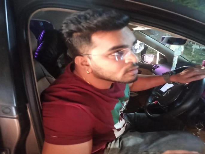 'Be it a collector or someone, do what you want'; car driver threatens the district collector of Aurangabad | 'कलेक्टर असो अथवा कोणी, काय करायचे ते करा'; भररस्त्यात जिल्हाधिकाऱ्यांना कारचालकाची अरेरावी 'Be it a collector or someone, do what you want'; car driver threatens the district collector of Aurangabad | 'कलेक्टर असो अथवा कोणी, काय करायचे ते करा'; भररस्त्यात जिल्हाधिकाऱ्यांना कारचालकाची अरेरावी