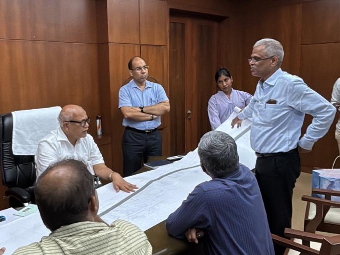 priority given to road repairs minister digambar kamat assures after take charge of ministry | रस्त्यांच्या दुरुस्तीला प्राधान्य; मंत्री दिगंबर कामत यांची ग्वाही priority given to road repairs minister digambar kamat assures after take charge of ministry | रस्त्यांच्या दुरुस्तीला प्राधान्य; मंत्री दिगंबर कामत यांची ग्वाही