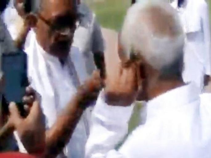 Congress Digvijay Singh threatens to throw old man into river | VIDEO: पुन्हा असली घोषणा दिलीस तर नदीत बुडवेन; दिग्विजय सिंहांनी वृद्धाला झापले Congress Digvijay Singh threatens to throw old man into river | VIDEO: पुन्हा असली घोषणा दिलीस तर नदीत बुडवेन; दिग्विजय सिंहांनी वृद्धाला झापले