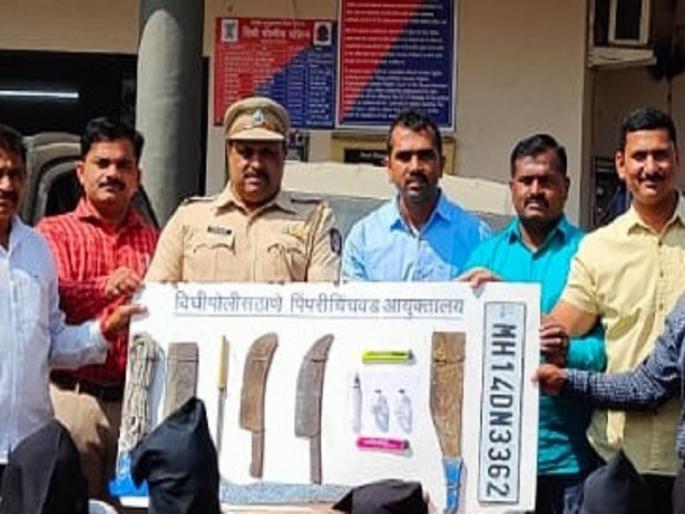 police arrested those who unconsciously took the cows for slaughter | Pune | गाईंना बेशुद्ध करून कत्तलीसाठी नेणाऱ्यांच्या आवळल्या मुसक्या police arrested those who unconsciously took the cows for slaughter | Pune | गाईंना बेशुद्ध करून कत्तलीसाठी नेणाऱ्यांच्या आवळल्या मुसक्या