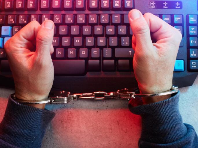 A fraud of Rs 3,000 crores in the name of digital arrest! 'These' people are becoming victims of cyber fraud | डिजिटल अरेस्टच्या नावाखाली तब्बल ३,००० कोटी रुपयांची फसवणूक! 'हे' लोक ठरत आहेत सायबर फ्रॉडचे बळी A fraud of Rs 3,000 crores in the name of digital arrest! 'These' people are becoming victims of cyber fraud | डिजिटल अरेस्टच्या नावाखाली तब्बल ३,००० कोटी रुपयांची फसवणूक! 'हे' लोक ठरत आहेत सायबर फ्रॉडचे बळी