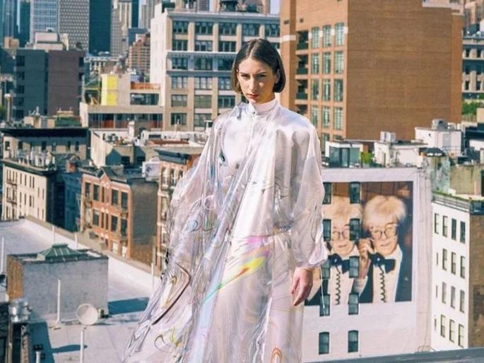 World's first fully digital dress makes a strong case for sustainable fashion | इच्छा असूनही 'या' ड्रेसला तुम्ही करू शकणार नाही स्पर्श, ७ लाख रूपये आहे किंमत..... World's first fully digital dress makes a strong case for sustainable fashion | इच्छा असूनही 'या' ड्रेसला तुम्ही करू शकणार नाही स्पर्श, ७ लाख रूपये आहे किंमत.....