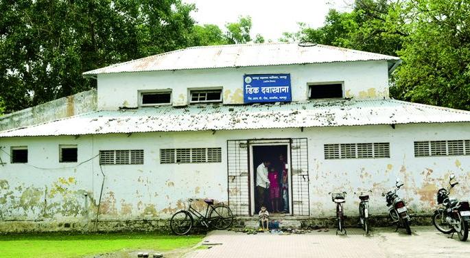 Not a pharmacist; Dreser checked patients: Shocking practice in Dick hospital | फार्मासिस्ट नव्हे, ड्रेसरने तपासले रुग्ण : डिक दवाखान्यातील धक्कादायक प्रकार Not a pharmacist; Dreser checked patients: Shocking practice in Dick hospital | फार्मासिस्ट नव्हे, ड्रेसरने तपासले रुग्ण : डिक दवाखान्यातील धक्कादायक प्रकार