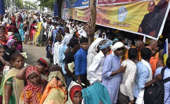 Dikshbhoomi: Health care provided to over 10,000 followers on the first day | दीक्षाभूमी : पहिल्याच दिवशी १० हजारावर अनुयायांना दिली आरोग्य सेवा Dikshbhoomi: Health care provided to over 10,000 followers on the first day | दीक्षाभूमी : पहिल्याच दिवशी १० हजारावर अनुयायांना दिली आरोग्य सेवा