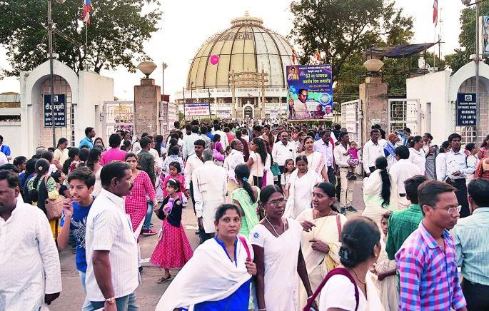 Naamo Buddhay, Jayabhim's shout at Dikshabhoomi | दीक्षाभूमीवर नमो बुद्धाय, जयभीमचा जयघोष Naamo Buddhay, Jayabhim's shout at Dikshabhoomi | दीक्षाभूमीवर नमो बुद्धाय, जयभीमचा जयघोष
