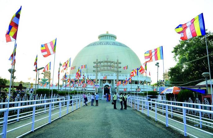 Dikshabhoomi ready for the Dhammachakra Pravartan Din : The main ceremony on Thursday | धम्मचक्र प्रवर्तन दिनासाठी दीक्षाभूमी सज्ज : गुरुवारी मुख्य सोहळा Dikshabhoomi ready for the Dhammachakra Pravartan Din : The main ceremony on Thursday | धम्मचक्र प्रवर्तन दिनासाठी दीक्षाभूमी सज्ज : गुरुवारी मुख्य सोहळा