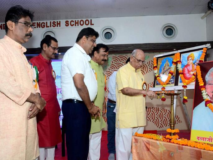 ABVP is always active in connecting students with national work Tribute to Dilip Mahajan | विद्यार्थ्यांना राष्ट्रकार्याशी जोडण्यासाठी अभाविप सदैव क्रियाशील; दिलीप महाजन यांचे कौतुकोद्गार ABVP is always active in connecting students with national work Tribute to Dilip Mahajan | विद्यार्थ्यांना राष्ट्रकार्याशी जोडण्यासाठी अभाविप सदैव क्रियाशील; दिलीप महाजन यांचे कौतुकोद्गार