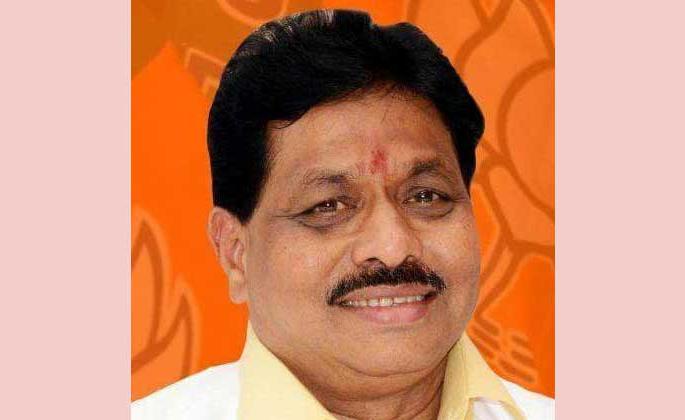 Crime against former MP Dilip Gandhi and other directors in Nagar Urban Bank embezzlement case | माजी खासदार दिलीप गांधींच्या अडचणी वाढल्या; नगर अर्बन बँकेतील अपहारप्रकरणी गुन्हा दाखल Crime against former MP Dilip Gandhi and other directors in Nagar Urban Bank embezzlement case | माजी खासदार दिलीप गांधींच्या अडचणी वाढल्या; नगर अर्बन बँकेतील अपहारप्रकरणी गुन्हा दाखल