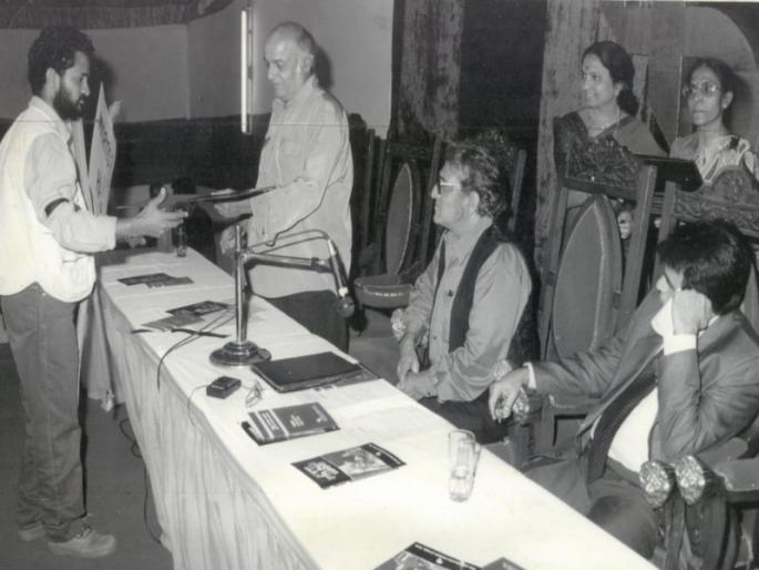 Dilip Kumar first time watched 'Mughale A Azam' in FTII after 18 years releasing | प्रदर्शित झाल्यानंतर तब्बल १८ वर्षांनी दिलीप कुमार यांनी पहिल्यांदा 'एफटीआयआय'मध्ये पाहिला ‘मुघले ए आझम’ Dilip Kumar first time watched 'Mughale A Azam' in FTII after 18 years releasing | प्रदर्शित झाल्यानंतर तब्बल १८ वर्षांनी दिलीप कुमार यांनी पहिल्यांदा 'एफटीआयआय'मध्ये पाहिला ‘मुघले ए आझम’