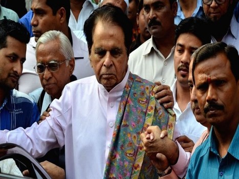 Veteran actor Dilip Kumar's health deteriorated | ज्येष्ठ अभिनेते दिलीप कुमार यांची प्रकृती खालावली Veteran actor Dilip Kumar's health deteriorated | ज्येष्ठ अभिनेते दिलीप कुमार यांची प्रकृती खालावली