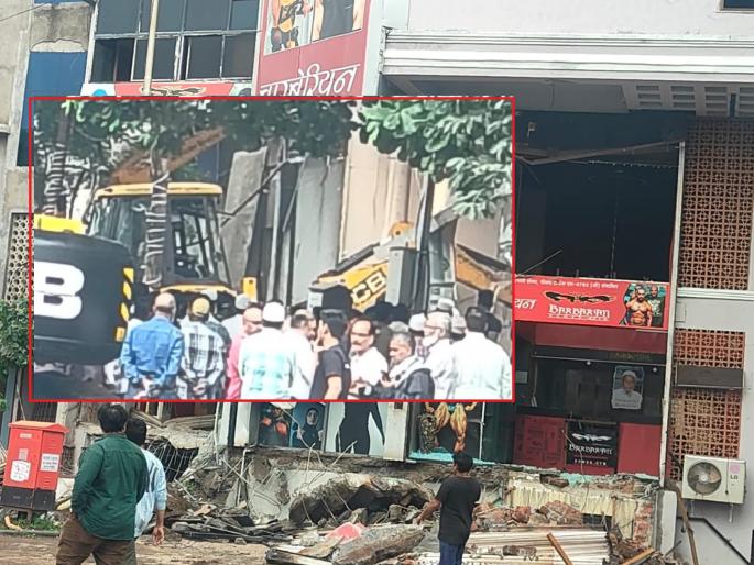 Chhatrapati Sambhajinagar Municipal Corporation's efforts to widen the road by 30 meters from Delhi Gate to Harsul T Point have begun. | दिल्ली गेट ते हर्सूल टी पॉइंटपर्यंत ३० मीटर रस्ता रुंदीकरणासाठी मनपाची पाडापाडी सुरू Chhatrapati Sambhajinagar Municipal Corporation's efforts to widen the road by 30 meters from Delhi Gate to Harsul T Point have begun. | दिल्ली गेट ते हर्सूल टी पॉइंटपर्यंत ३० मीटर रस्ता रुंदीकरणासाठी मनपाची पाडापाडी सुरू