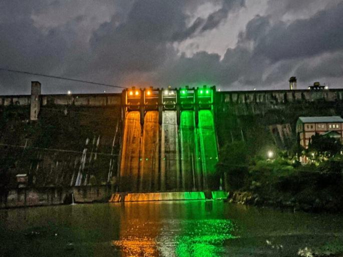 Dimbhe Dam lit up on the eve of Independence Day An attractive india flag couler realized by electric lighting | स्वातंत्र्य दिनाच्या पूर्व संध्येला डिंभे धरण उजळले; विद्युत रोषणाईने साकारला आकर्षक तिरंगा