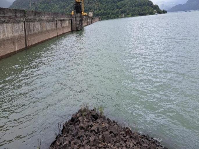 Argument between two! Girlfriend jumps directly into the water, boyfriend also jumps to save her, both drown and die | दोघांमध्ये वाद! प्रेयसीची थेट पाण्यात उडी, तिला वाचवण्यासाठी प्रियकराचीही उडी, दोघांचा बुडून मृत्यू Argument between two! Girlfriend jumps directly into the water, boyfriend also jumps to save her, both drown and die | दोघांमध्ये वाद! प्रेयसीची थेट पाण्यात उडी, तिला वाचवण्यासाठी प्रियकराचीही उडी, दोघांचा बुडून मृत्यू