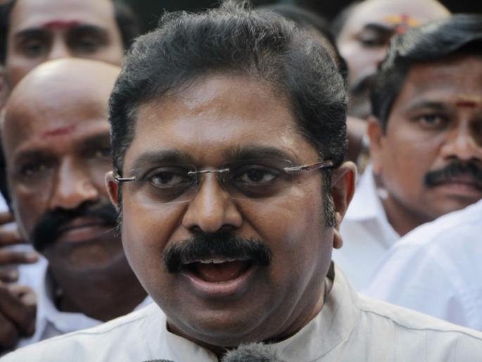 18 MLAs of TTV Dinakaran group in Andhra Pradesh are incompetent; | अण्णाद्रमुकतील टीटीव्ही दिनकरन गटाचे १८ आमदार अपात्र, मुख्यमंत्र्यांचे गणित सोपे 18 MLAs of TTV Dinakaran group in Andhra Pradesh are incompetent; | अण्णाद्रमुकतील टीटीव्ही दिनकरन गटाचे १८ आमदार अपात्र, मुख्यमंत्र्यांचे गणित सोपे