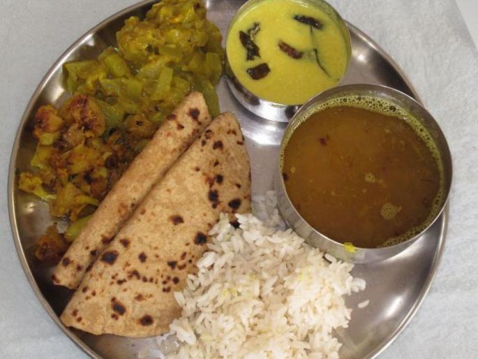 'Deendayal Thali' in Mayo hospital also for pateint relatives | मेयोतही रुग्णांच्या नातेवाईकांसाठी ‘दीनदयाल थाळी' 'Deendayal Thali' in Mayo hospital also for pateint relatives | मेयोतही रुग्णांच्या नातेवाईकांसाठी ‘दीनदयाल थाळी'