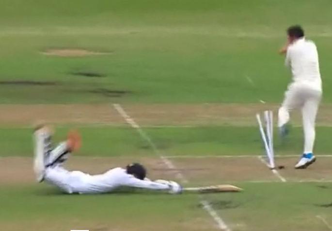 SA vs PAK: Dean Elgar’s 'dance move' while attempting run-out is the funniest thing you will see today – WatchSports | दक्षिण आफ्रिकेचा डीन एल्गरची रन आऊट करण्यासाठीची डान्स स्टेप्स पाहिलीत का?
