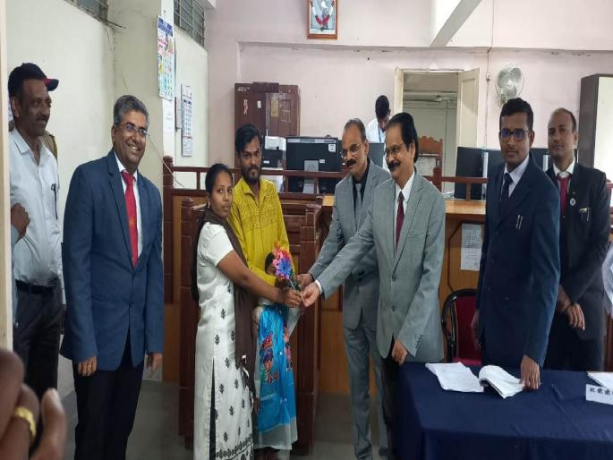 The three divided worlds were reconciled in Lokadal | दुभंगलेले तीन संसार लोकअदालतीत जुळले; लोकन्यायालयात ३ कोटींची तडजोड The three divided worlds were reconciled in Lokadal | दुभंगलेले तीन संसार लोकअदालतीत जुळले; लोकन्यायालयात ३ कोटींची तडजोड