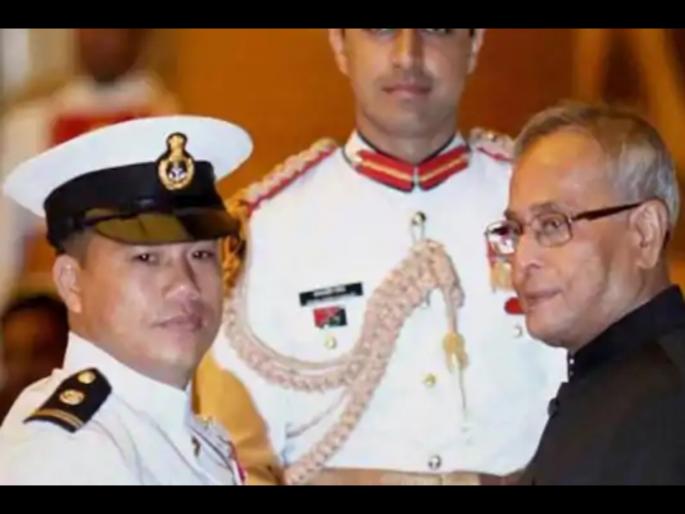 After Traveling to Delhi for Cancer Treatment, Dingko Singh Tests Positive for Covid-19 svg | सुवर्णपदक विजेत्या खेळाडूची व्यथा; कॅन्सरच्या उपचारासाठी दिल्लीत आले अन् कोरोना पॉझिटिव्ह झाले