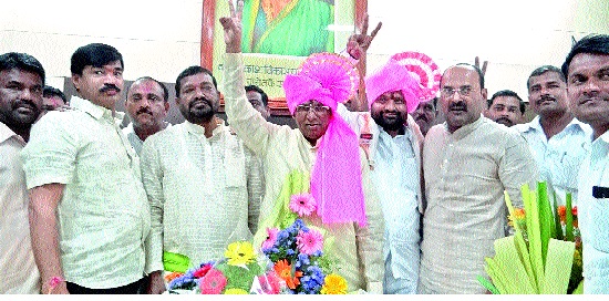 Sangli market committee: Dinkar Patil Chairman - Tanaji Patil as Vice President, selection uncontested | सांगली बाजार समिती : दिनकर पाटील सभापती - उपसभापतिपदी तानाजी पाटील, निवडी बिनविरोध