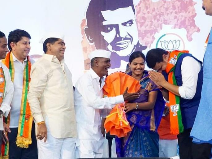 Ram Krishna Hari ... The secret of CM visit by Indurikar Maharaj of sangamner | राम कृष्ण हरी... इंदुरीकर महाराजांनी उलगडलं CM भेटीचं रहस्य Ram Krishna Hari ... The secret of CM visit by Indurikar Maharaj of sangamner | राम कृष्ण हरी... इंदुरीकर महाराजांनी उलगडलं CM भेटीचं रहस्य