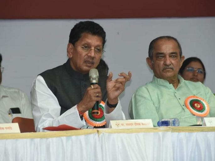 School Education Minister Deepak Kesarkar said Emphasis should be placed on personality development of students | विद्यार्थ्यांच्या व्यक्तिमत्व विकासावर भर देणे गरजेचे- दीपक केसरकर