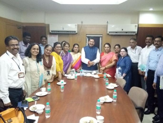 Police should increase police patrolling for local women passengers - Minister of State for Home Deepak Kesarkar | लोकलमधील महिला प्रवाशांच्या सुरक्षेसाठी पोलीसांची गस्त वाढवावी - गृहराज्यमंत्री दिपक केसरकर Police should increase police patrolling for local women passengers - Minister of State for Home Deepak Kesarkar | लोकलमधील महिला प्रवाशांच्या सुरक्षेसाठी पोलीसांची गस्त वाढवावी - गृहराज्यमंत्री दिपक केसरकर