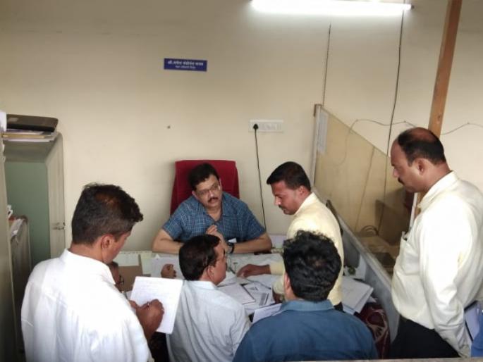 Check out school nutrition food stocks, notice of Deepak Mhashekar, leave of staff canceled | शालेय पोषण आहाराचा साठा तपासा : दीपक म्हैसेकर, कर्मचाऱ्यांच्या रजा रद्द Check out school nutrition food stocks, notice of Deepak Mhashekar, leave of staff canceled | शालेय पोषण आहाराचा साठा तपासा : दीपक म्हैसेकर, कर्मचाऱ्यांच्या रजा रद्द