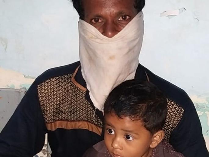 Rescued Bapleka who was swept away in Katepurna river! | काटेपूर्णा नदीत वाहून गेलेल्या बापलेकास वाचविले! Rescued Bapleka who was swept away in Katepurna river! | काटेपूर्णा नदीत वाहून गेलेल्या बापलेकास वाचविले!