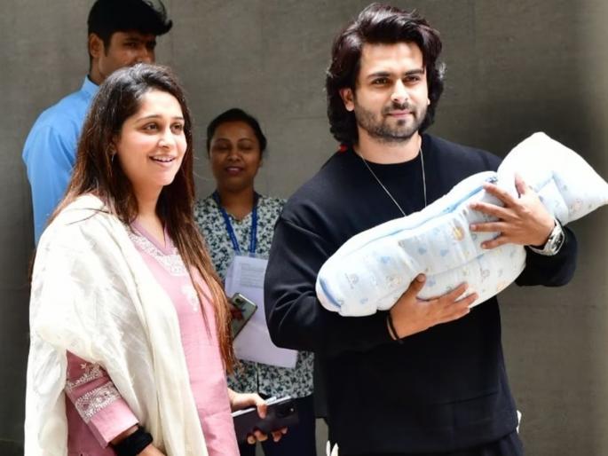 Dipika kakar and her newborn baby discharge from-hospital after 20 days-photos-viral-shoaib-ibrahim | तब्बल २० दिवसानंतर अखेर आई झाल्यानंतर दीपिका कक्करला रुग्णालयातून सुट्टी, दाखवली बाळाची झलक Dipika kakar and her newborn baby discharge from-hospital after 20 days-photos-viral-shoaib-ibrahim | तब्बल २० दिवसानंतर अखेर आई झाल्यानंतर दीपिका कक्करला रुग्णालयातून सुट्टी, दाखवली बाळाची झलक