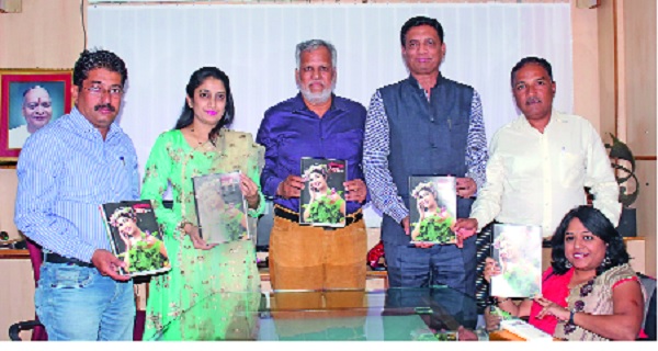 Search of new readers from 'Diwali' Diwali: Devanand Shinde | ‘लोकमत’च्या दिवाळी अंकांतून नव्या वाचकांचा शोध : देवानंद शिंदे Search of new readers from 'Diwali' Diwali: Devanand Shinde | ‘लोकमत’च्या दिवाळी अंकांतून नव्या वाचकांचा शोध : देवानंद शिंदे